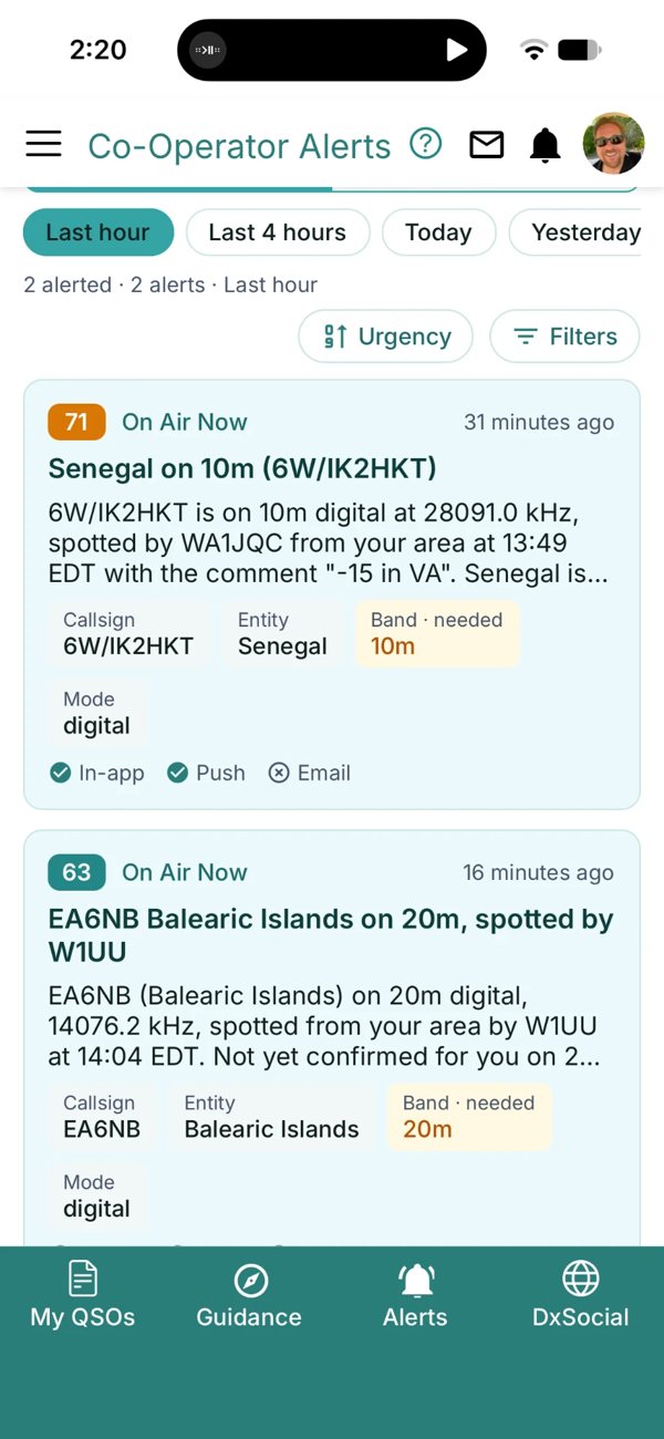 DxQSO Co-Operator Alerts screen: Senegal on 10m and the Balearic Islands on 20m are on the air, spotted from the operator's area, on bands they still need